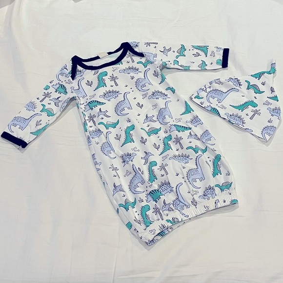NWOT Infant 0-6 month Dinosaur Sleep Gown with Hat - Picture 1 of 7